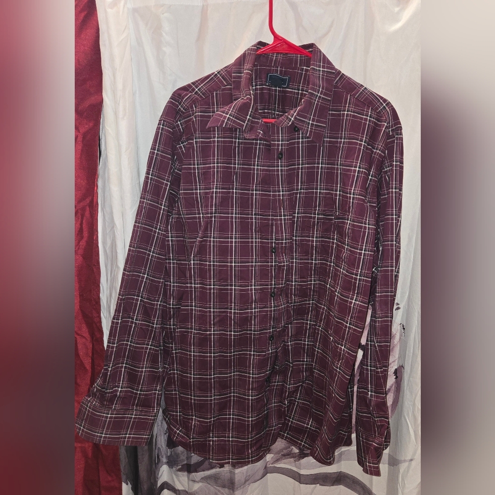 Dockers XL button up mens shirt burgundy